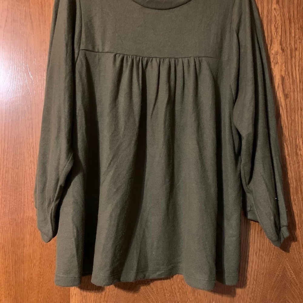 Top - Picture 2 of 4